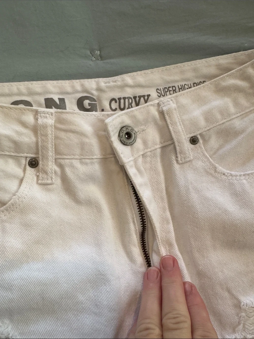 Women’s White Distressed Denim s. O. N. G. Shorts - Casual High-Rise curb Cutoff